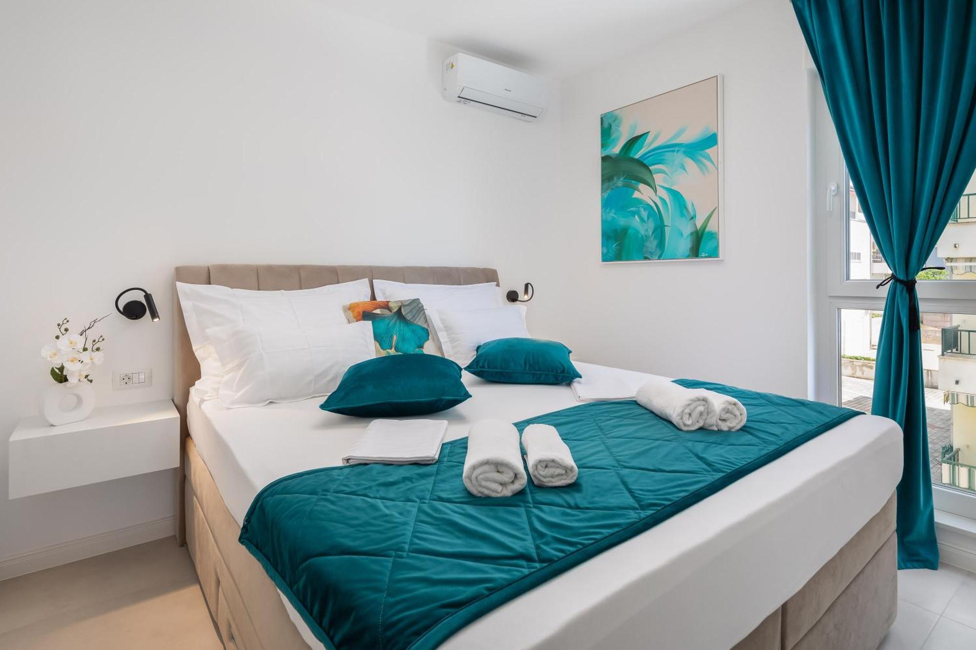 Luxury Edvina With Private Parking Apartment