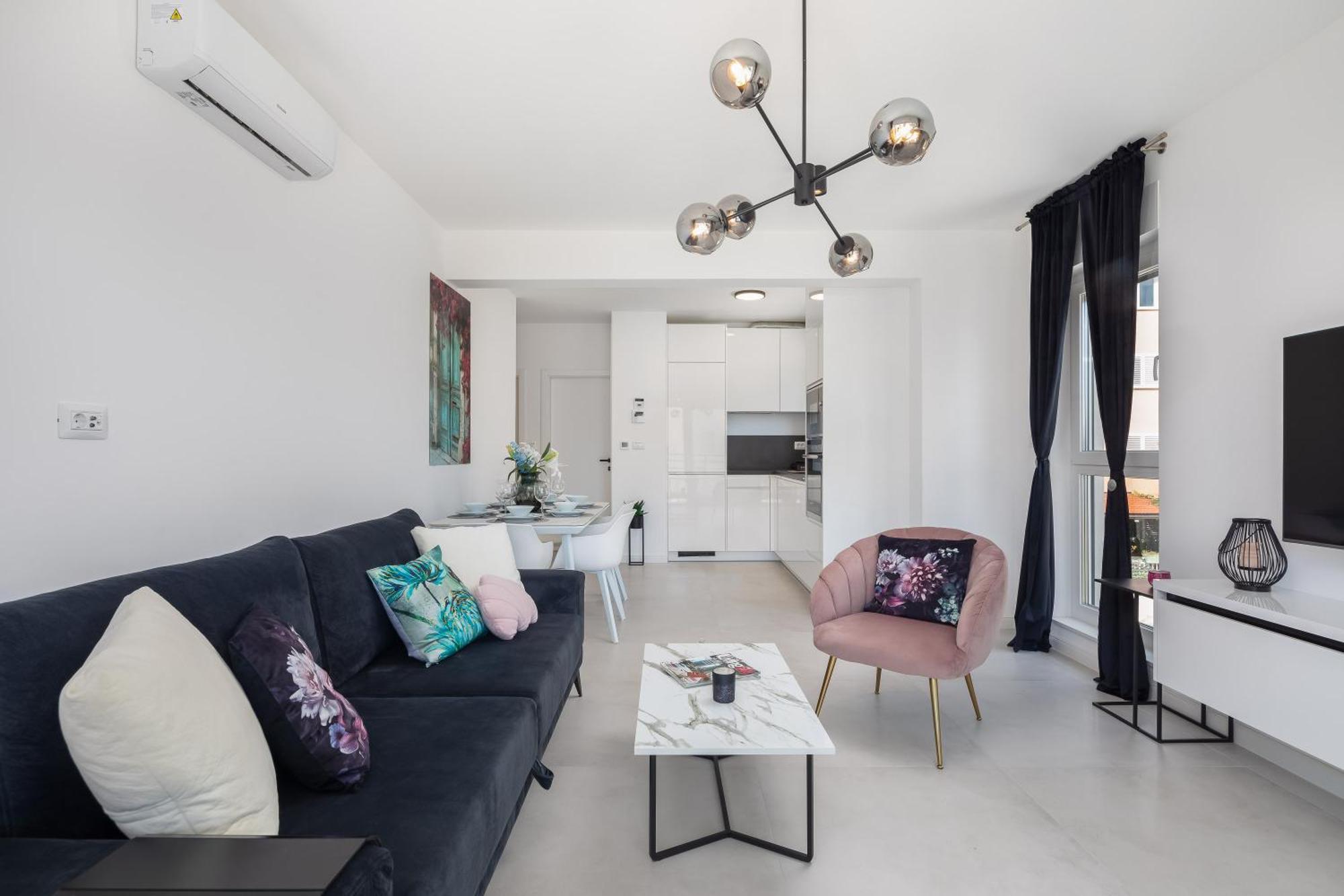 Luxury Edvina With Private Parking Apartment Makarska